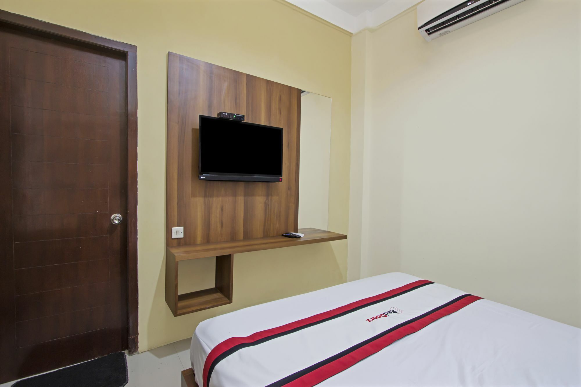 Hotel Reddoorz @ Babarsari Maguwo Exterior foto