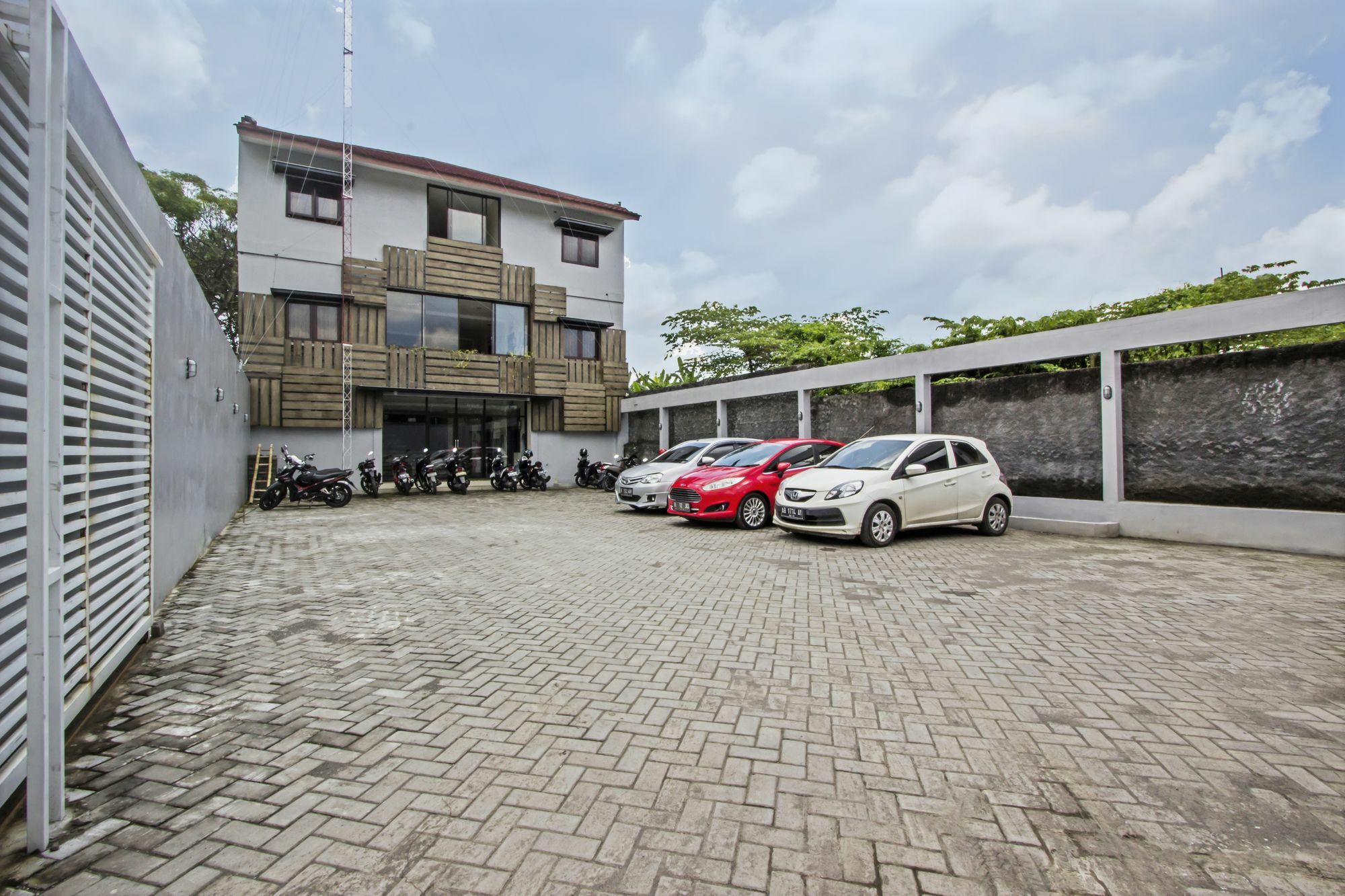 Hotel Reddoorz @ Babarsari Maguwo Exterior foto